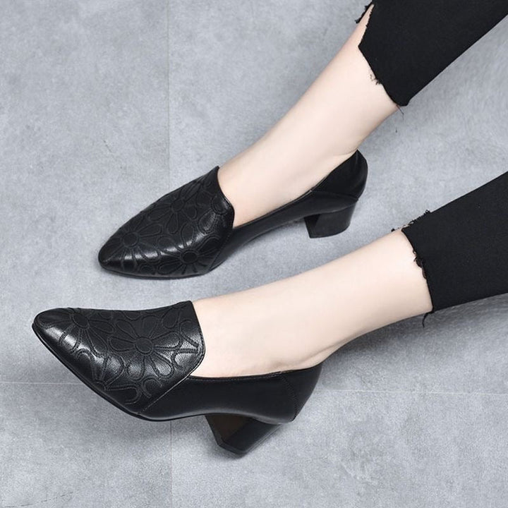 Elodie | Pumps Eleganti in Pelle Morbida con Ricamo